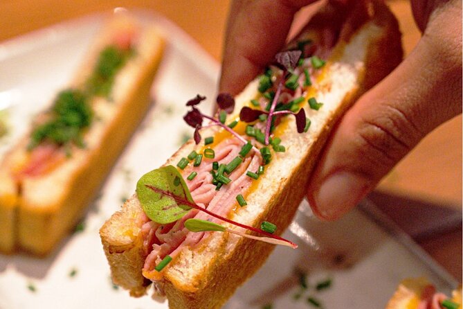 10+ tastings Gourmet Food & Wine Tour in the Heart of Paris - Ending with brioche at Pralus