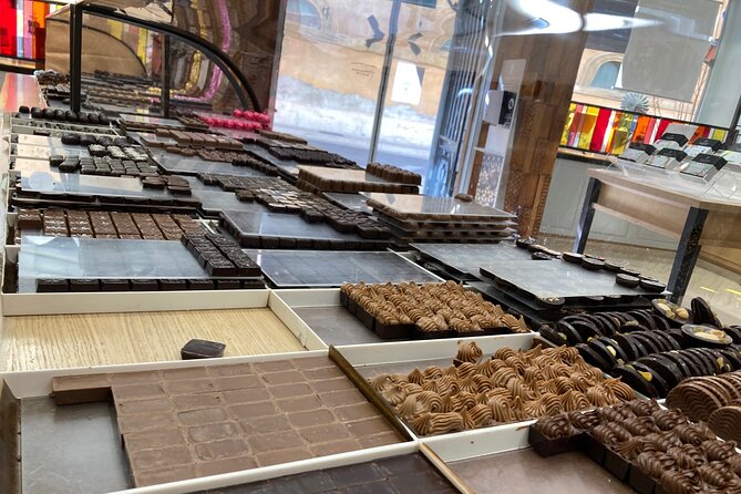 2-Hour Foodie Tour with 10 Tastings in Aix-en-Provence - Starting at 6 pm with Aix’s famous sweets