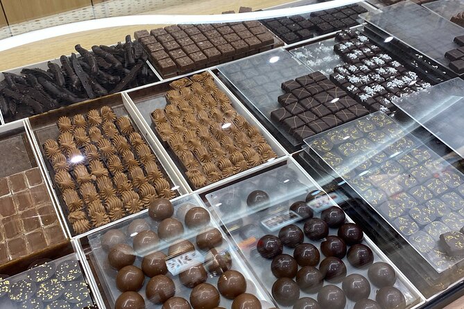 2-Hour Foodie Tour with 10 Tastings in Aix-en-Provence - Macarons, madeleines, calissons, and nougat