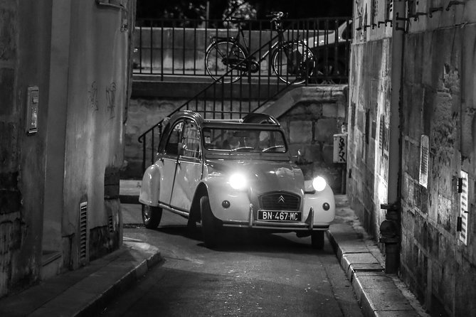 2CV tour by night - Local guides who keep the ride lively