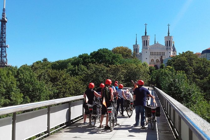 4h Complete Lyon Experience: E-Bike, Food Tasting & Old Town Walk - Tête dOr Park: Lyons Green Breather