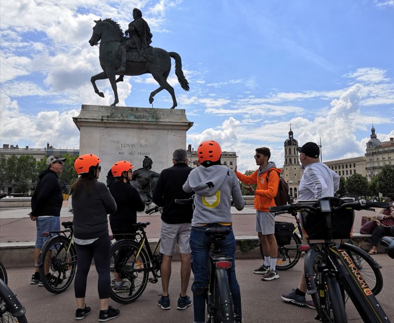 4h Complete Lyon Experience - E-Bike, Tasting & Walk - Vieux Lyon: the final stretch on foot