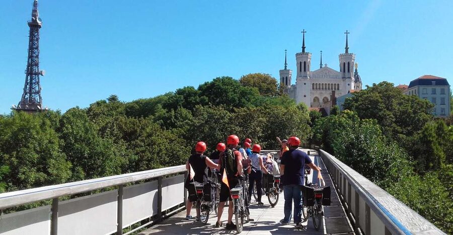 4h Complete Lyon Experience - E-Bike, Tasting & Walk - Guide quality and the small-group advantage