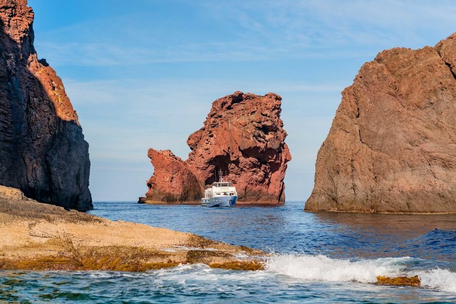 Ajaccio/Porticcio: Scandola Nature Reserve Guided Boat Tour - The Gulf of Porto and the red cliffs of Piana