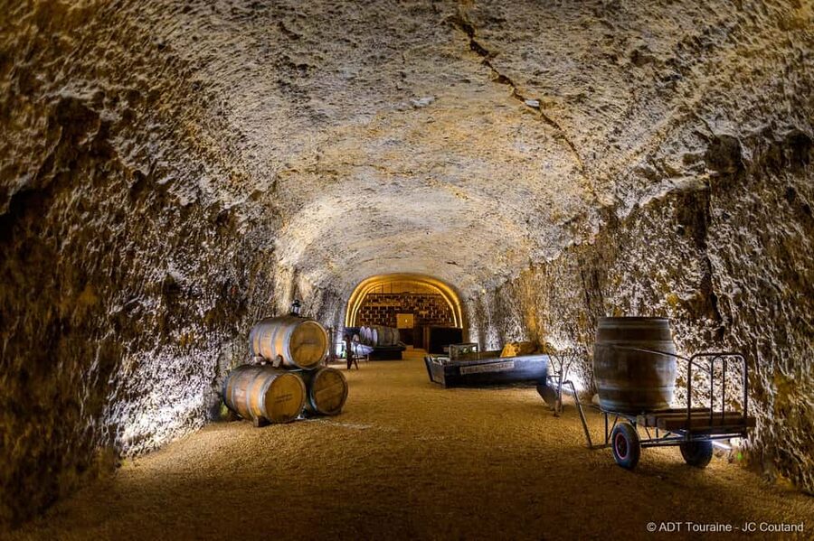 Amboise: Caves Ambacia Visit and Wine Tasting - Six wines with cheese and charcuterie