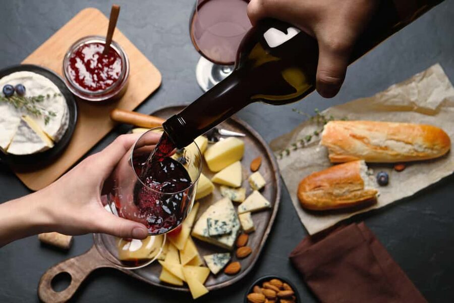 Annecy: Traditional Food Group Walking Tour - Annecy Between the Food Stops