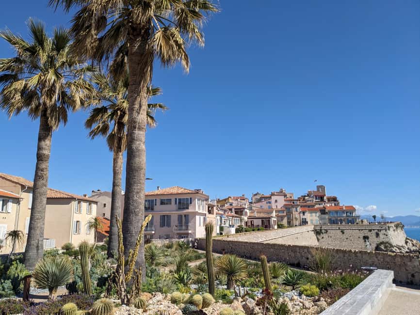 Antibes: 2 hour walking tour in the old town - From Gravette beach to Le Nomade