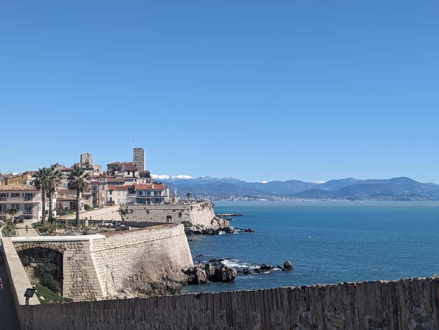 Antibes: 2 hour walking tour in the old town - Safranier and Place Nationale