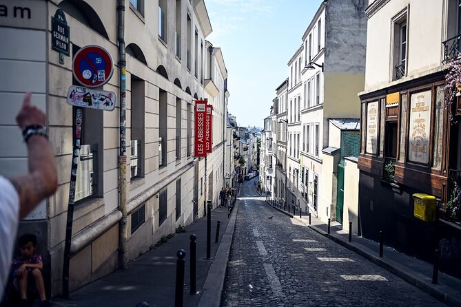Authentic Parisian Gourmet Food Tour with 10 Local Dishes & Wines - The guides make the difference