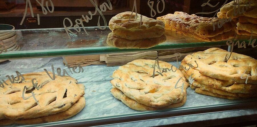 Avignon: Historic District Guided Food & Wine Walking Tour - Rue Carnot: first tastes among old streets