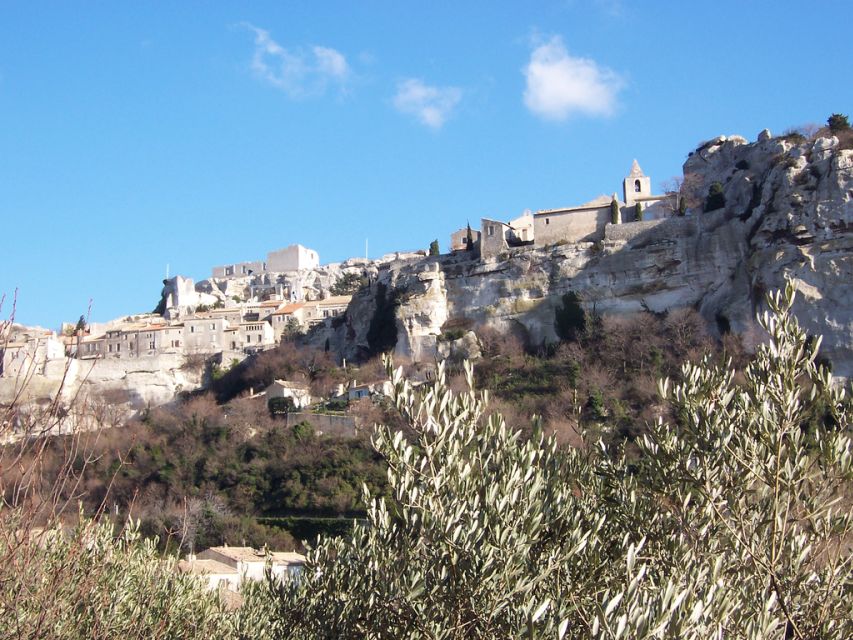 Avignon: Pont du Gard, Saint Remy and Les Baux Half-Day Tour - Saint-Rémy gives you an easy first taste