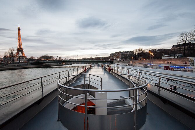Bateaux Mouches Dinner Cruise on the Seine River in Paris - Les Invalides and the Palais de Chaillot