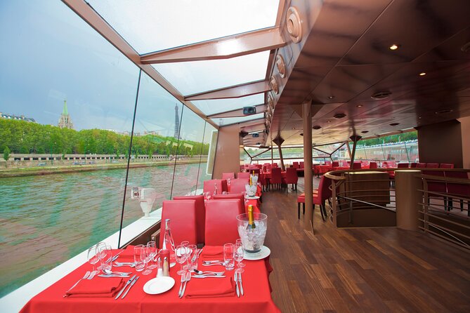 Bateaux Mouches Lunch Cruise on the Seine River in Paris - What comes to the table