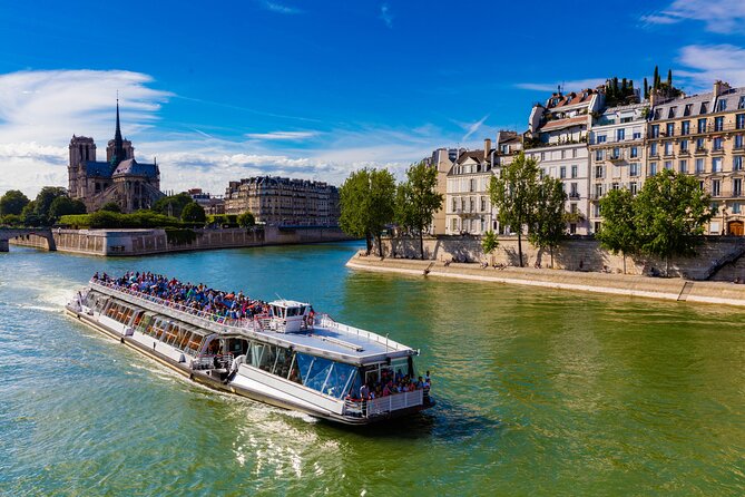 Bateaux Mouches Sightseeing Cruise in Paris with Champagne - What this Seine cruise actually offers