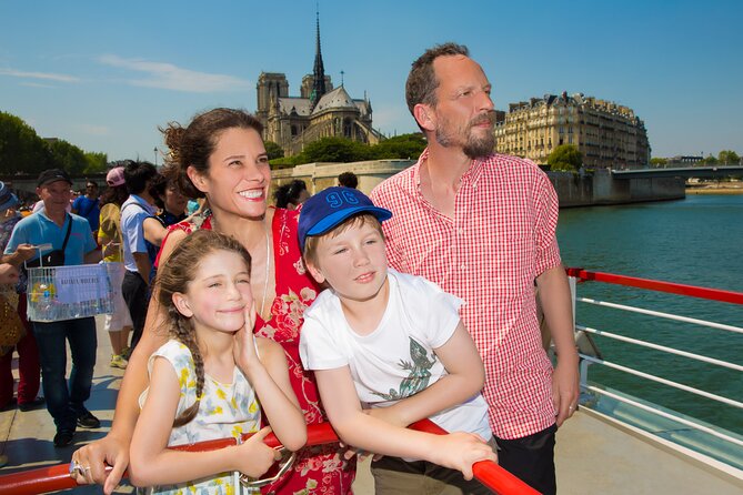 Bateaux Mouches Sightseeing Cruise in Paris with Champagne - Louvre, Musée d’Orsay, and the river museums