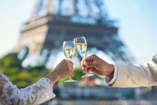 Bateaux Mouches Sightseeing Cruise in Paris with Champagne - The avenue, the Statue of Liberty, and the final views
