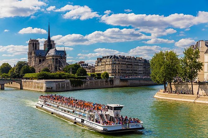 Bateaux Mouches Sightseeing Cruise on the Seine River in Paris - Why the Seine is a smart way to see Paris