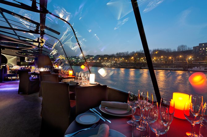 Bateaux Parisiens Seine River Gourmet Dinner & Sightseeing Cruise - The Louvre and the turn back toward central Paris