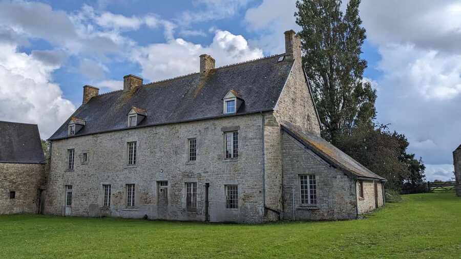 Bayeux: Band Of Brothers Full-Day Tour - Sainte-Marie-du-Mont and the Brecourt Manor attack