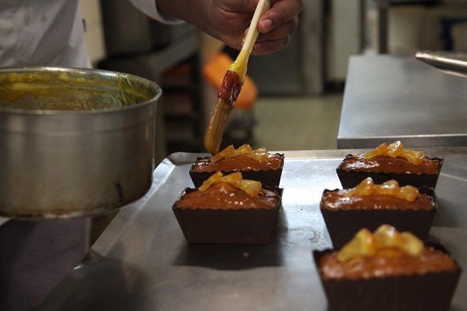 Behind the Scenes of a Boulangerie: French Bakery Tour in Paris - Entering a real Montmartre boulangerie