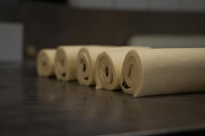 Behind the Scenes of a Boulangerie: French Bakery Tour in Paris - What the one-hour format really delivers