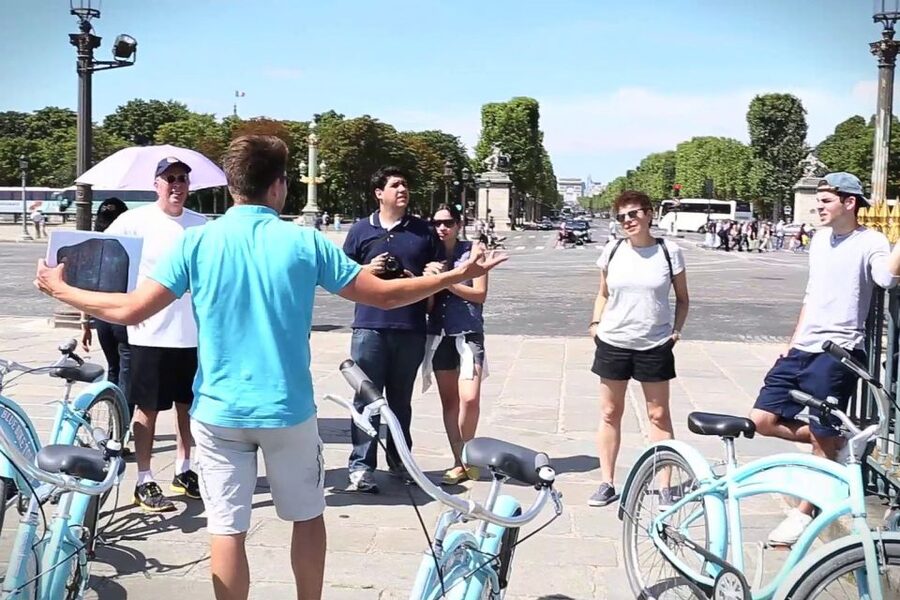 Best of Paris Bike Tour - The Eiffel Tower and Grand Palais