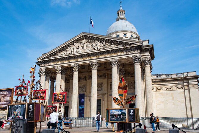 Best of Paris Small Group E-bike Guided tour (w/ optional Cruise) - Guides, pace, and group size