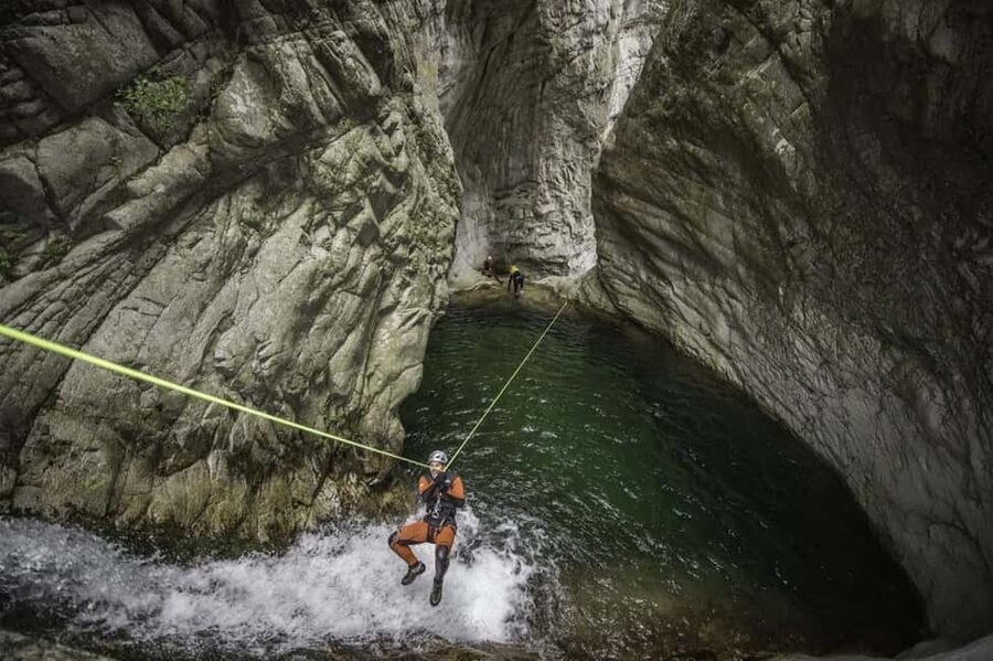Bocognano: Corsica Richiusa Canyon Tour - Old caves and the changing mood of the route