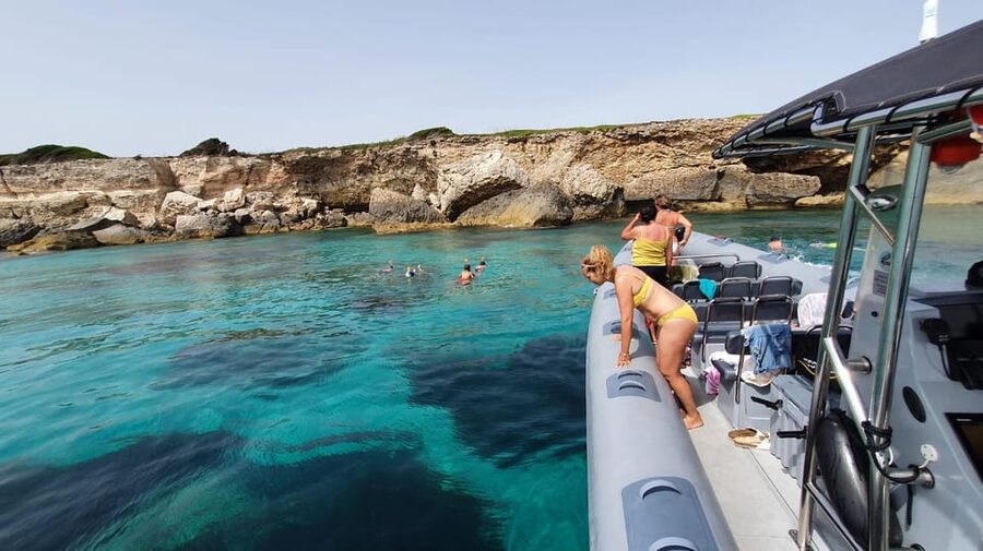 Bonifacio: Lavezzi Islands and Caves Guided Tour - Who will enjoy this boat tour most
