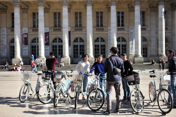 "Bordeaux by bicycle: a 3-hour tour immersive experience" - Grosse Cloche and Saint-Michel show another side of the center