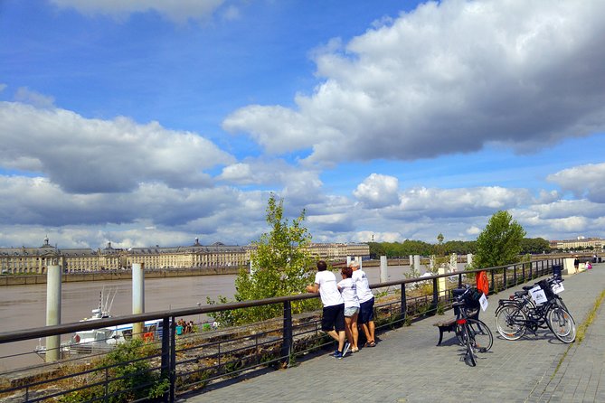 Bordeaux Essentials Sightseeing Bike Tour with a Local Guide - Saint André Cathedral and the old-town story