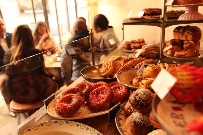 Bordeaux Historic and Gourmet Food Walking Tour - The first bite: Bordeaux’s small, famous canelé