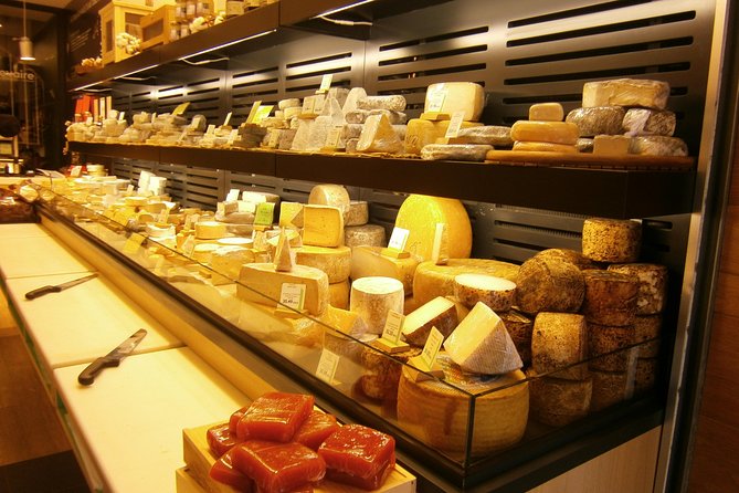 Bordeaux Historic and Gourmet Food Walking Tour - Wine with the food, not wine as a separate lecture