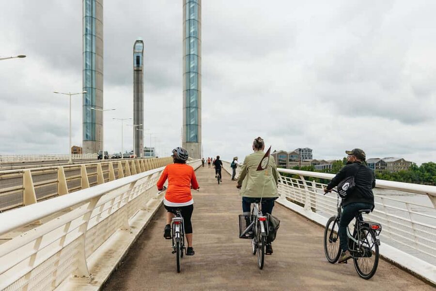 Bordeaux: Historic Center & Chartrons District Bike Tour - Cathedrals, courts, and the old city center