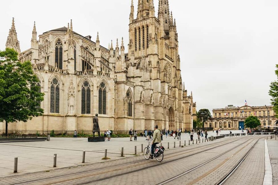 Bordeaux: Historic Center & Chartrons District Bike Tour - Chaban-Delmas Bridge and the return along Chartrons