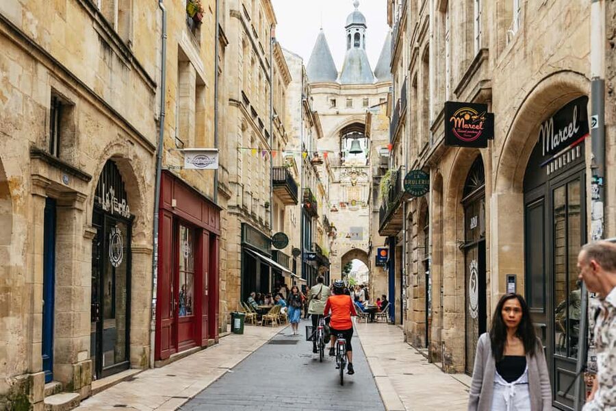 Bordeaux: Historic Center & Chartrons District Bike Tour - Starting in Jardin Public and the Roman past