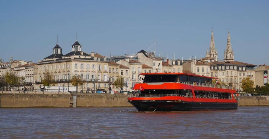 Bordeaux: Lunch Cruise - Leaving Bordeaux’s historic waterfront