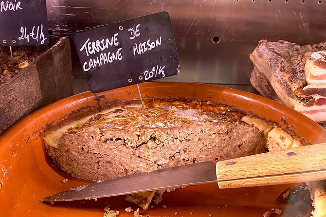 Bordeaux Old Town Food and Wine Tour - The seated finale at a Bordeaux wine shop