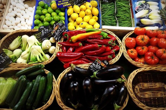 Bordeaux Old Town & Market Local Food with Wine Tastings Tour - Exploring the market and regional foods
