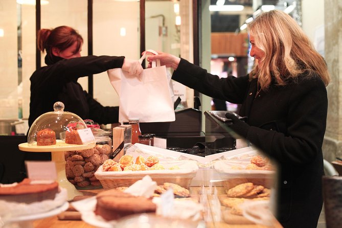 Bordeaux Old Town & Market Local Food with Wine Tastings Tour - The guides make the biggest difference