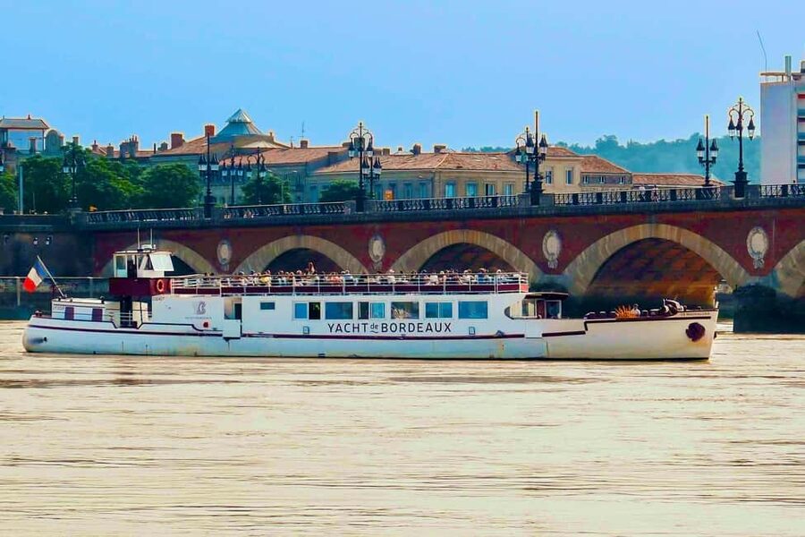 Bordeaux: River Garonne Cruise with Glass of Wine and Canelé - Why the Garonne is a smart way to see Bordeaux
