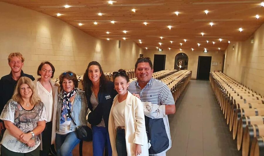Bordeaux: Saint-Emilion and Medoc Full-Day Wine Experience - The first château and a picnic among the vines