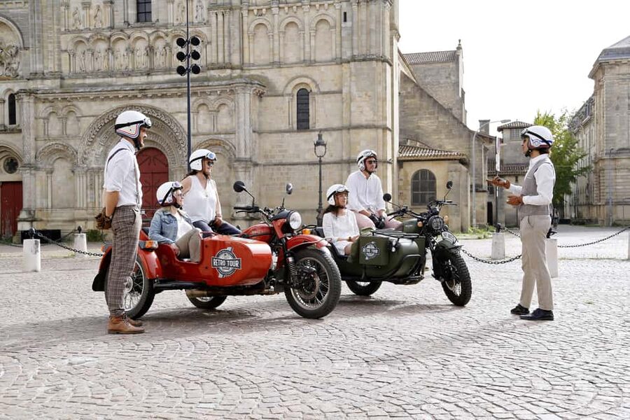 Bordeaux: Sightseeing by Side Car - What the live commentary adds