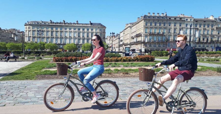 Bordeaux: Top Landmarks & Historic Bike Tour - Miroir d’eau and Porte Cailhau