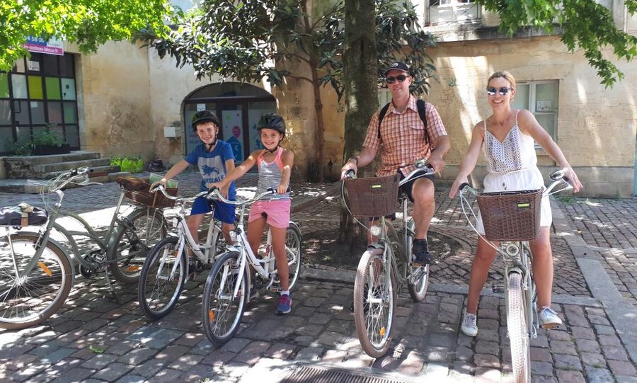 Bordeaux: Top Landmarks & Historic Bike Tour - Crossing the Garonne by Pont de Pierre