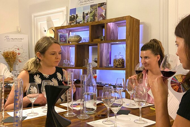 Bordeaux:Wine Masterclass & Blending workshop with appetizer - Your first white and red wines