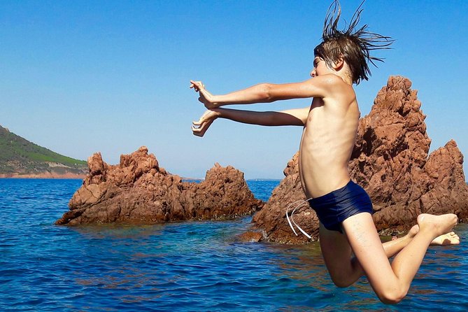 Calanques de l'Estérel - Departure from AGAY - The swimming stop and supplied snorkeling gear