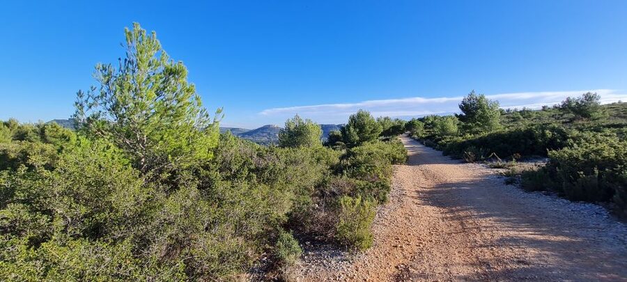 Calanques National Park: E-Mountain Bike with Virtual Guide - What you carry and what you do not