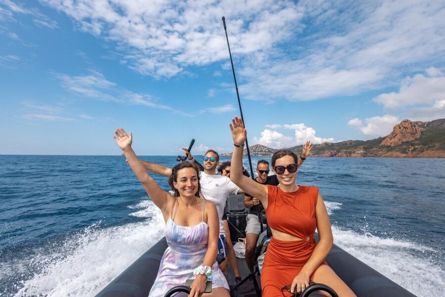 Cannes: Scenic Coves RIB Boat Tour - Meeting the boat at Port du Béal