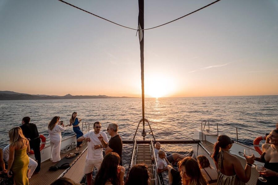 Catamaran half-day excursion - Why families may enjoy this boat
